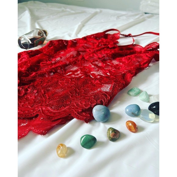 3 WISHES Red Seductive Scalloped Lace Teddy - Picture 7 of 8